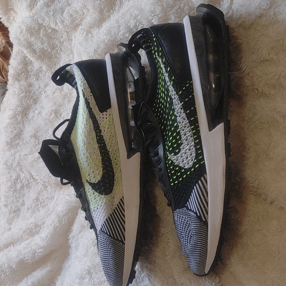 WOMEN NIKE FLYKNIT RACER SHOES - Picture 7 of 8